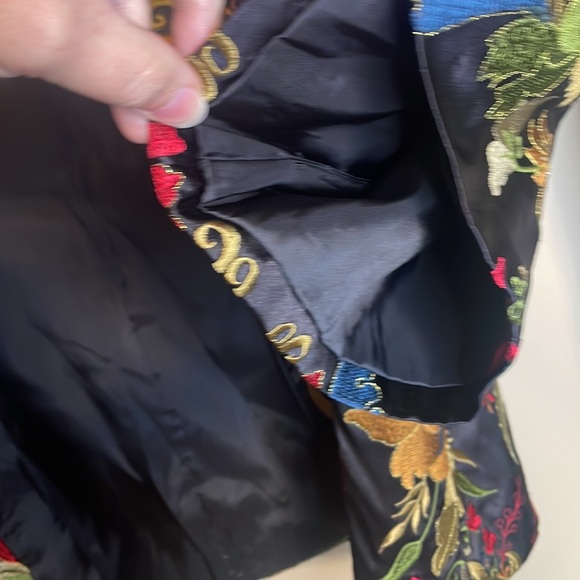 Neiman Marcus Exclusive 100% Silk, Embroidered Floral 2X Jacket - Picture 5 of 6